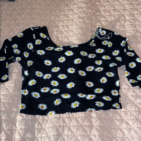 Black daisy printed crop top - Picture 1 of 1